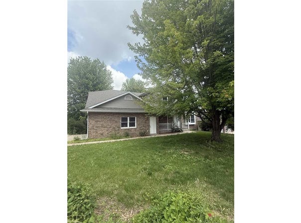 923 12th Ave, Coralville, IA 52240