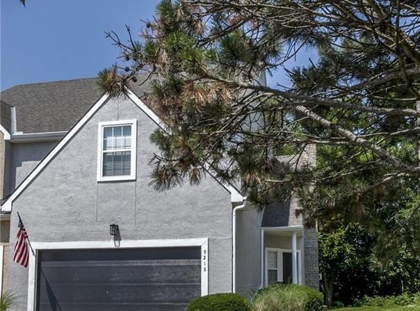 9218 Boehm Drive, Lenexa, KS 66219