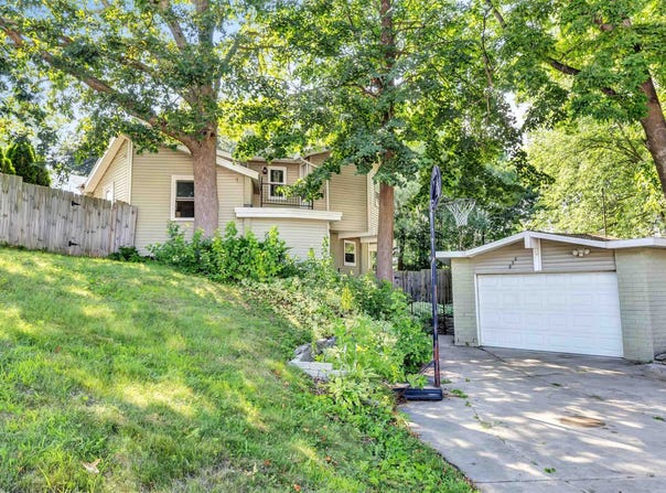 856 ALPINE Drive, GREEN BAY, WI 54311