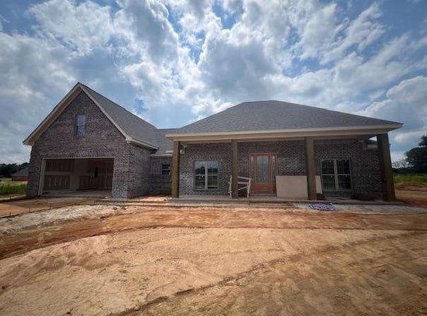 27 M D Thompson Rd, Moselle, MS 39459