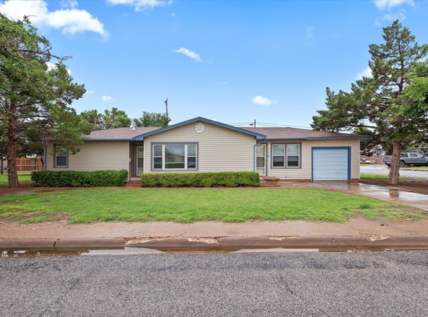 402 17th Street, Levelland, TX 79336