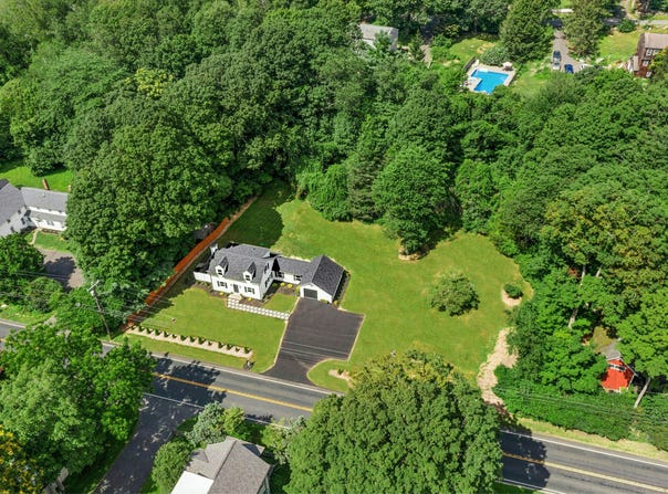 26 Dodgingtown Road, Newtown, CT 06470