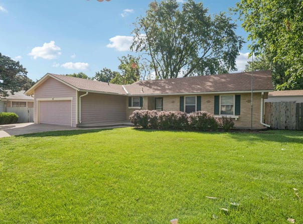 7421 W Hale Ave, Wichita, KS 67212