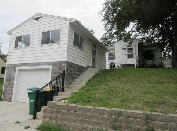 109 5th St, Jackson, MN 56143