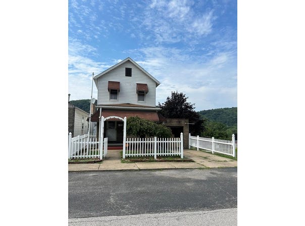 202 Grant Street, Newell, WV 26050