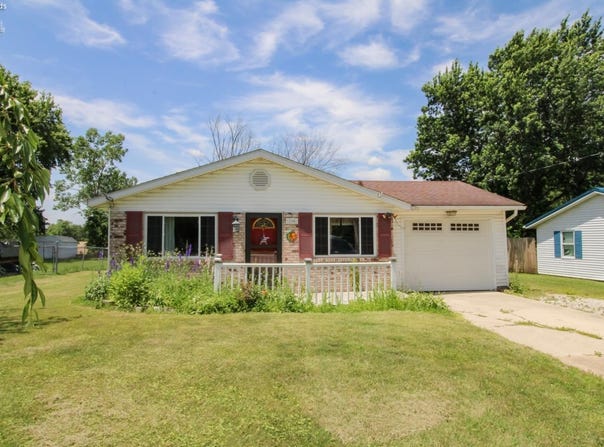 104 S West Ave, Willard, OH 44890