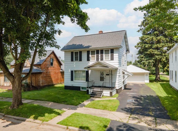 422 W Minckler, Iron River, MI 49935