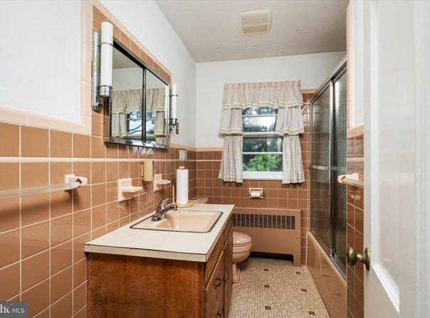 648 OLD YORK ROAD, EAST WINDSOR, NJ 08520