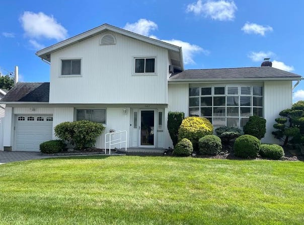 302 Balchen Street, Massapequa Park, NY 11762