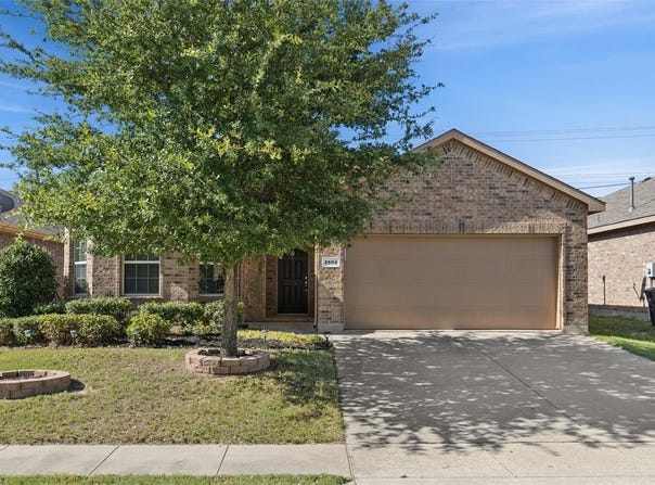 2604 Triangle Leaf Drive, Fort Worth, TX 76244