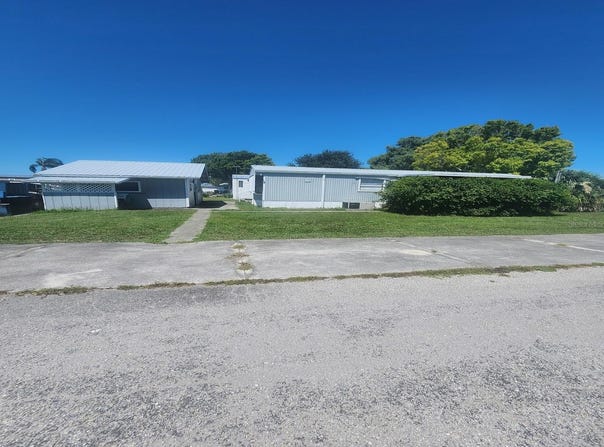 1069 LEMON STREET, OKEECHOBEE, FL 34974