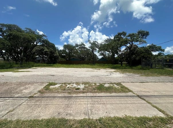1502 N Hwy 35, ROCKPORT, TX 78382