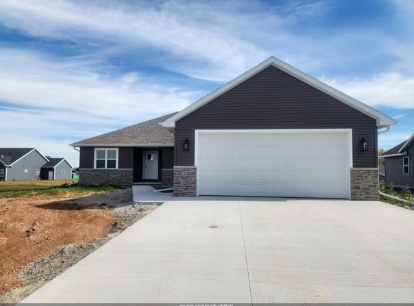 8314 XAVIER Drive, NEENAH, WI 54952