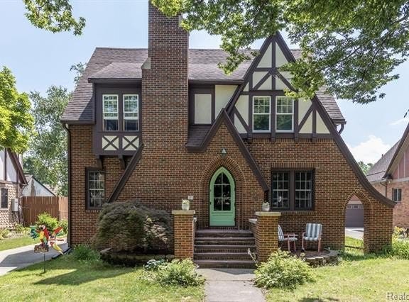 425 Everett Drive, Lansing, MI 48915