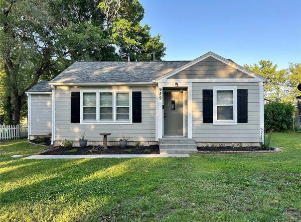 929 N Sycamore Street, Ottawa, KS 66067