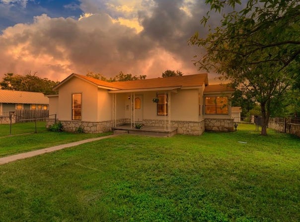 736 Moore St, Kerrville, TX 78028