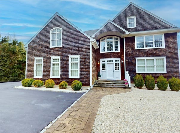 69 Old Depot Road, Quogue, NY 11959