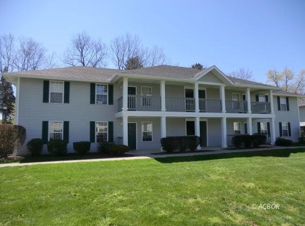 15 S Shafer St, Athens, OH 45701