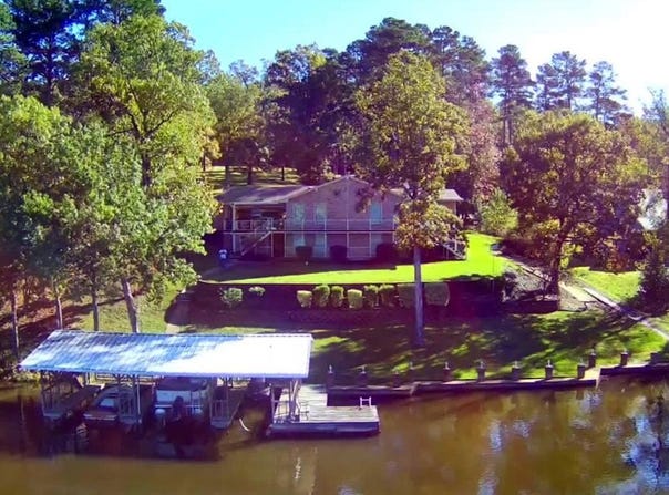 3073 EAST LAKE DR., Gladewater, TX 75647