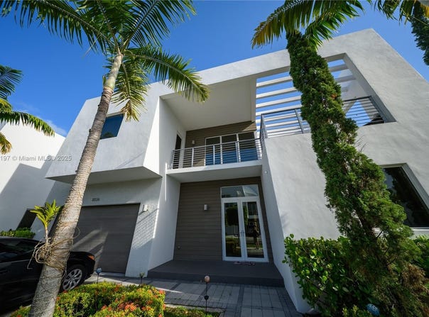 10126 NW 76th Ter, Doral, FL 33178