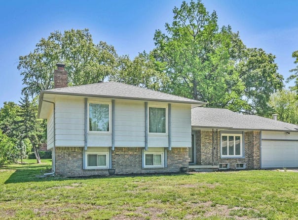 1126 N Crestline Cir, Wichita, KS 67212
