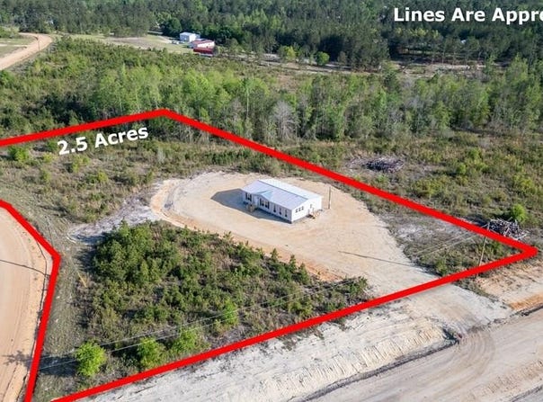 59 Longleaf Rd, Hazlehurst, GA 31539