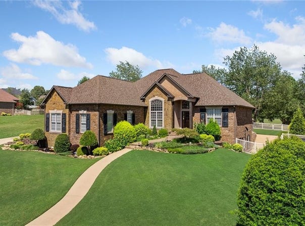 2011 Daly  DR, Harrison, AR 72601