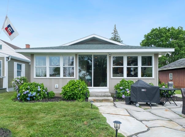 11869 N Forest Drive, Syracuse, IN 46567