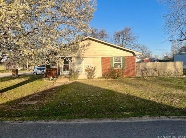 208 N 4Th St, Marmaduke, AR 72443