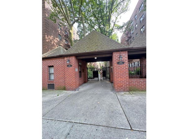 118-60 Metropolitan Avenue, Kew Gardens, NY 11415