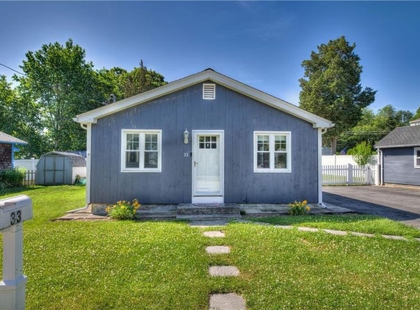33 Spruce Lane, Bristol, RI 02809