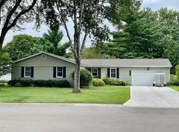 2315 Navajo Court, Janesville, WI 53545