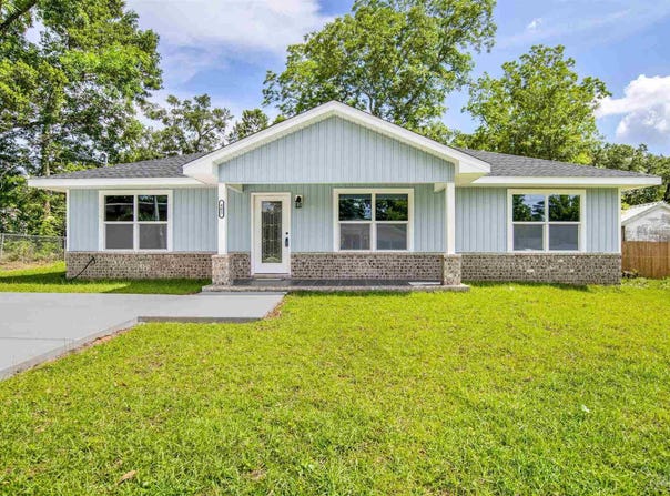 405 Mintz Ln, Cantonment, FL 32533