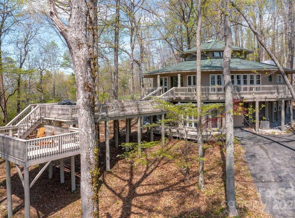 39 Tatham Road, Hendersonville, NC 28792