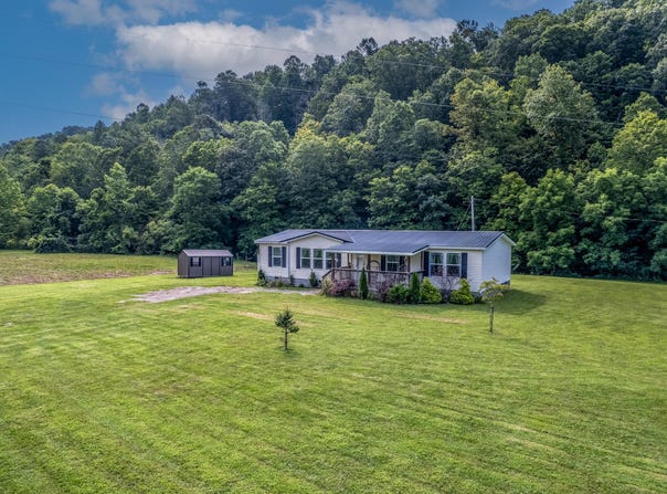 90 Gevedon Branch Road, West Liberty, KY 41472