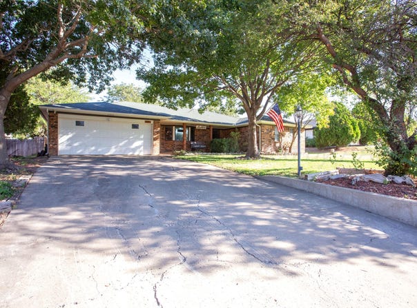 1011 MELODY Lane, Amarillo, TX 79108-3611