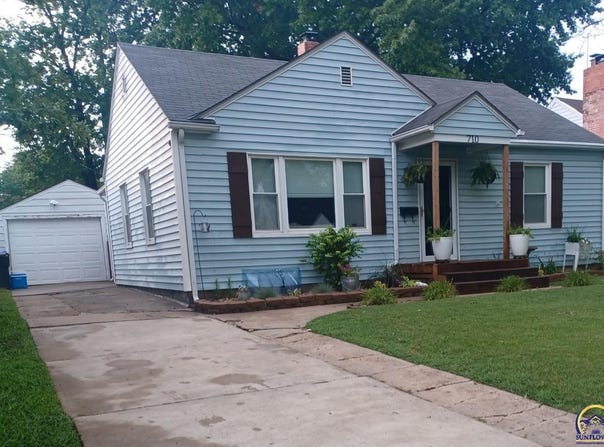 710 SW Grandview AVE, Topeka, KS 66606