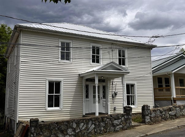 114 E Henry St, Lexington, VA 24450