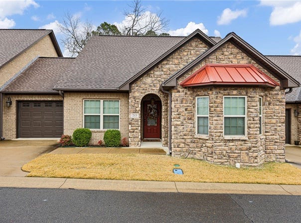 213 Cobblestone Court, Russellville, AR 72801