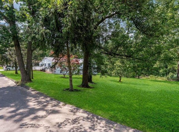 1813 MANOR Avenue, MARCUS HOOK, PA 19061