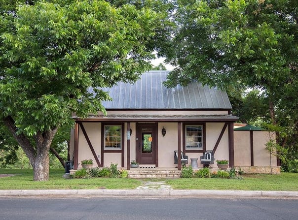 204 S Elk St, Fredericksburg, TX 78624