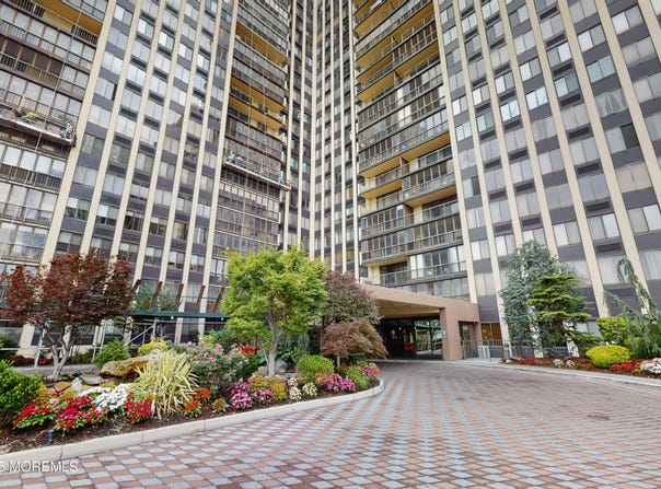 300 Winston Drive, Cliffside Park, NJ 07010