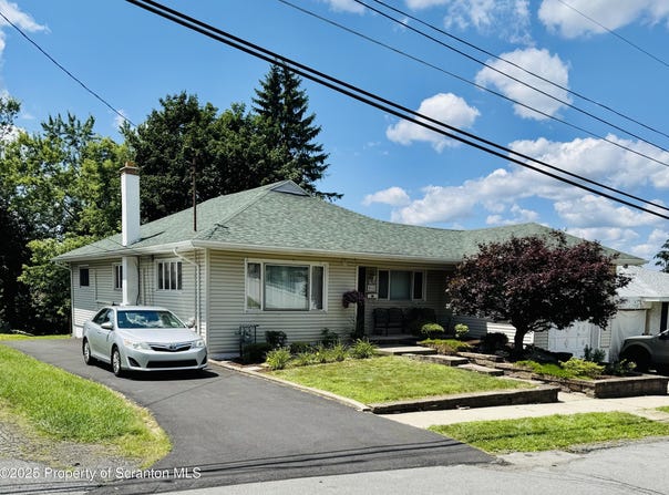 816 Meade, Dunmore, PA 18512