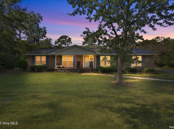 309 Willowbrook Court, New Bern, NC 28562