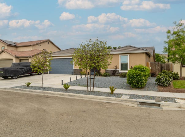 2250 S Cotta Street, Visalia, CA 93292