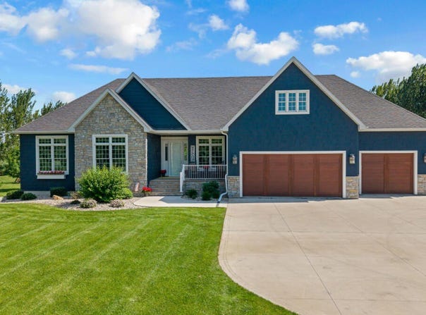 2405 NW 16th Avenue, Aberdeen, SD 57401