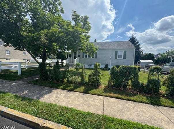 84 Chestnut St, Lodi Boro, NJ 07644-2106
