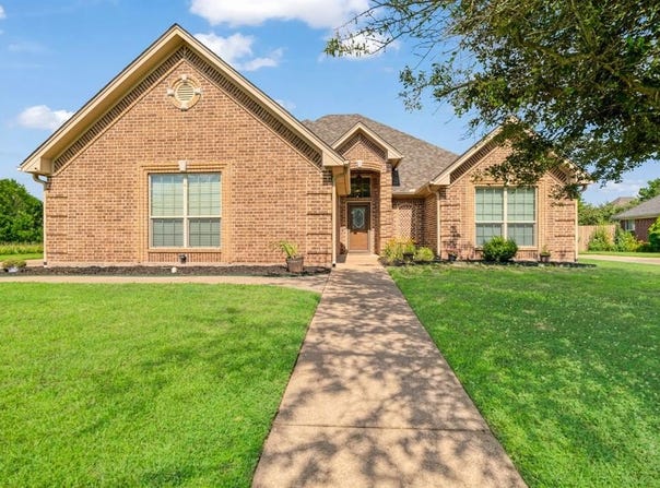 1810 Meadowview Drive, Reno, TX 75462