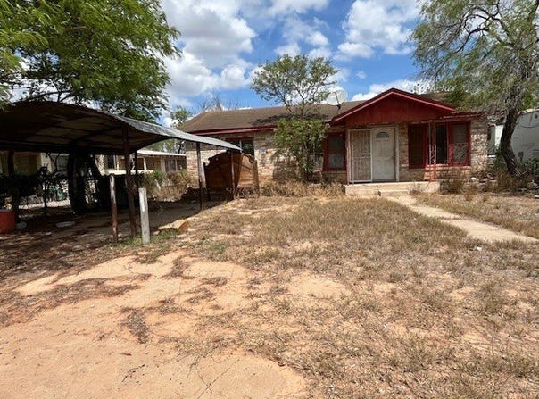 310 W Tilley Street, Hebbronville, TX 78361