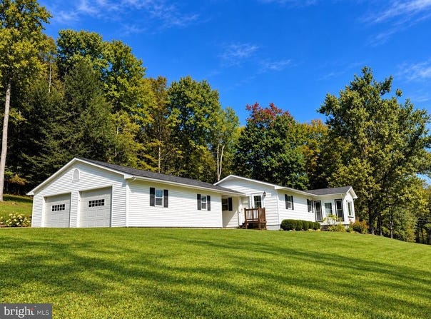 18 JJ Drive, COUDERSPORT, PA 16915
